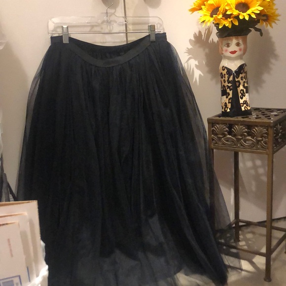 Vintage black, TULLE skirt A classic must have for for that special occasion. - Picture 2 of 8